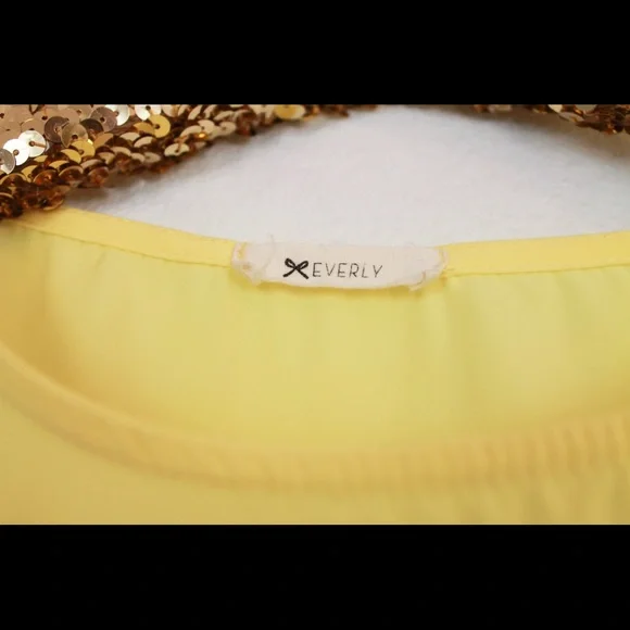 🔴 Everly Blouse - Picture 3 of 5